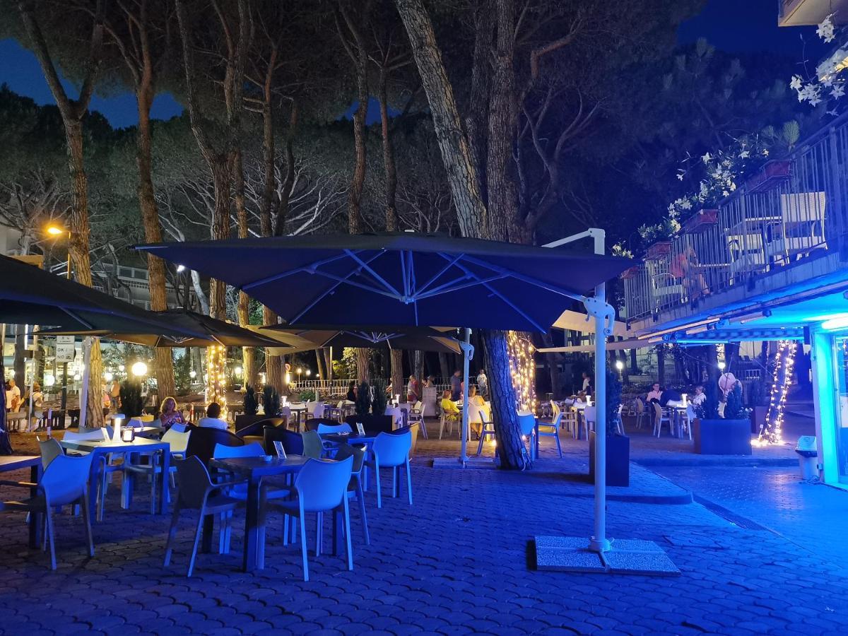 Hotel Pine Beach Rosolina Mare Exterior photo
